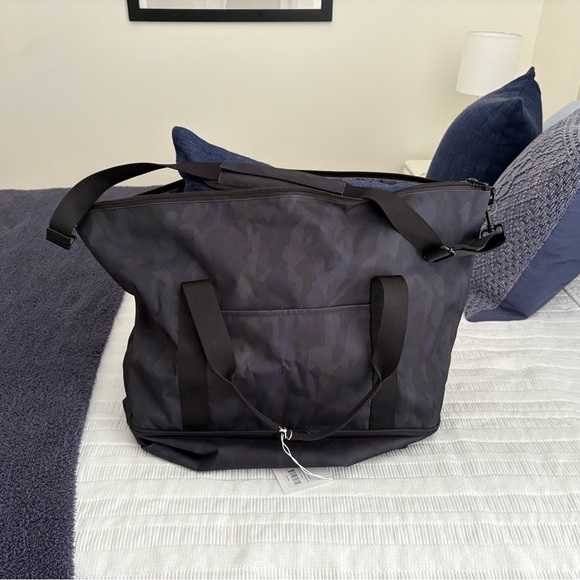 COPY - NWT Original Lo & Sons Blue Camo DELUXE Weekender Bag - Picture 5 of 7